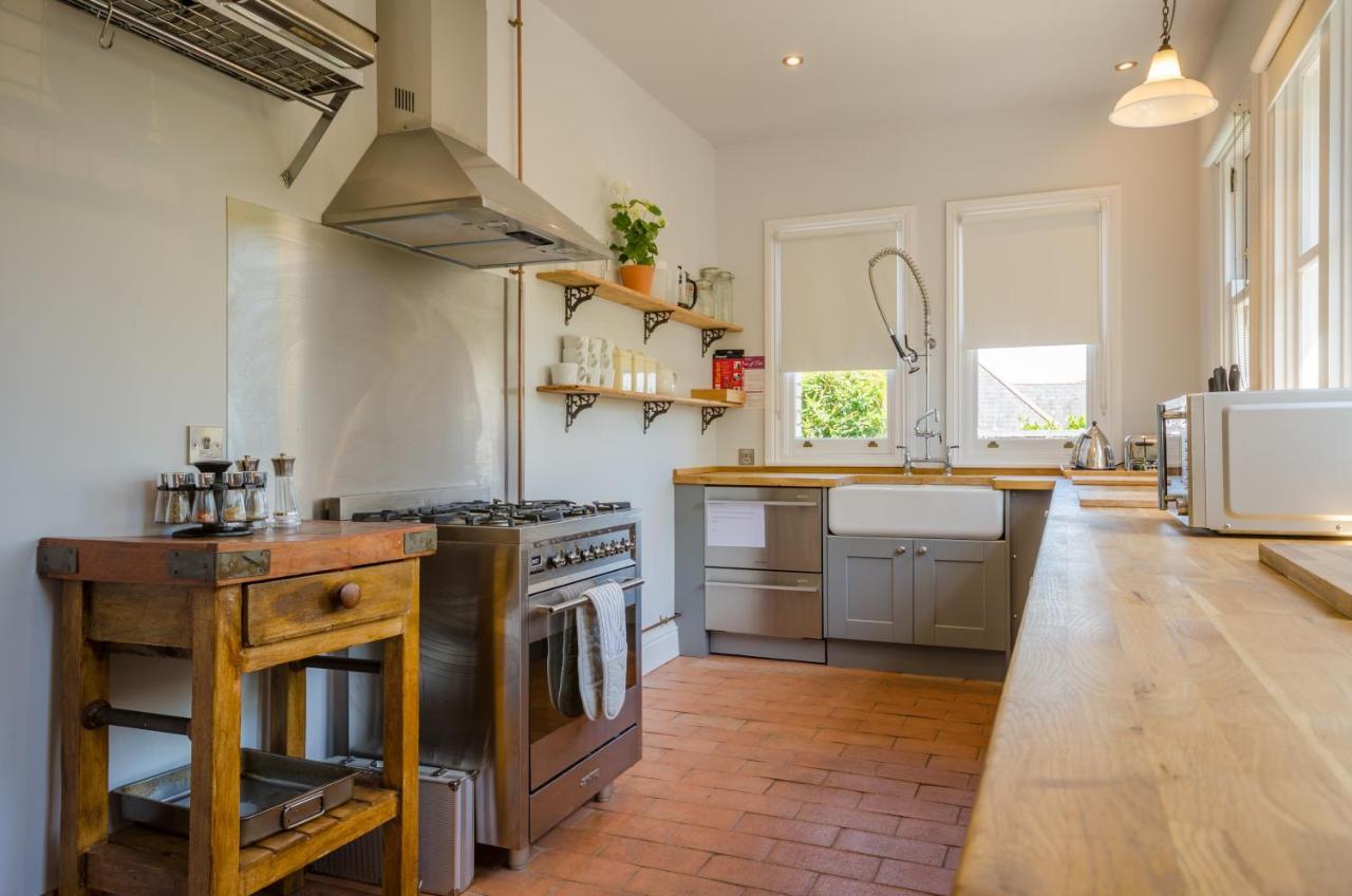 Luxury Victorian School With Views Of Harbour Villa Fowey Exterior photo
